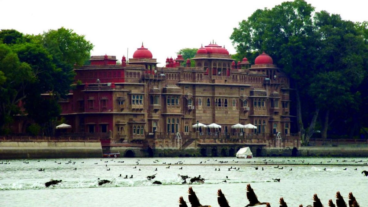 Gajner Palace Bikaner is The Important Tourist Spot To Visit