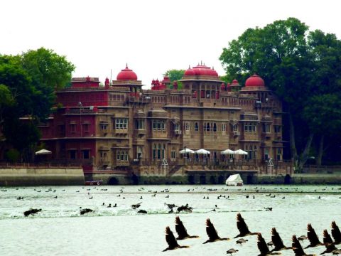 Gajner Palace Bikaner is The Important Tourist Spot To Visit