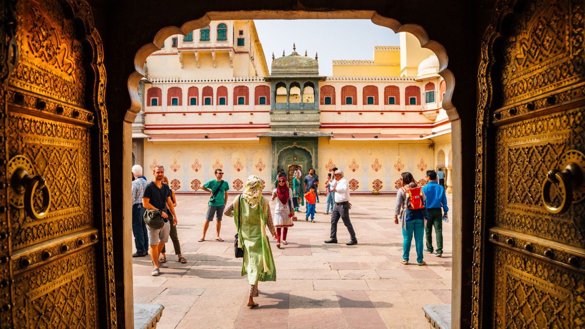Discover the Beauty of Jawahar Circle Garden, Jaipur: A Must-Visit Spot for Every Traveller